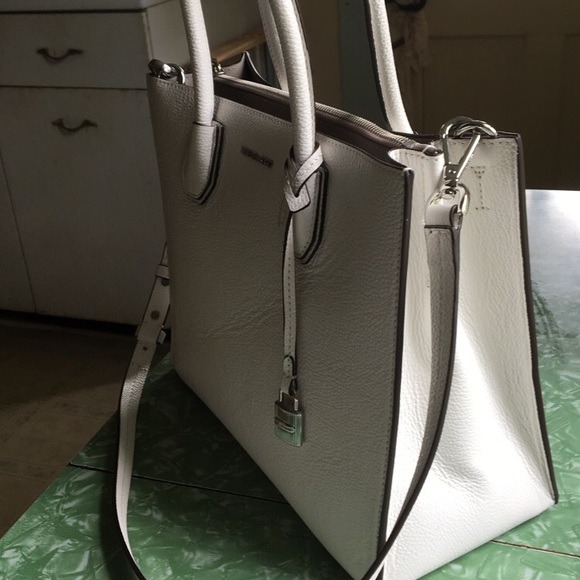 Michael Kors Optic White large Mercer bag - Picture 4 of 4